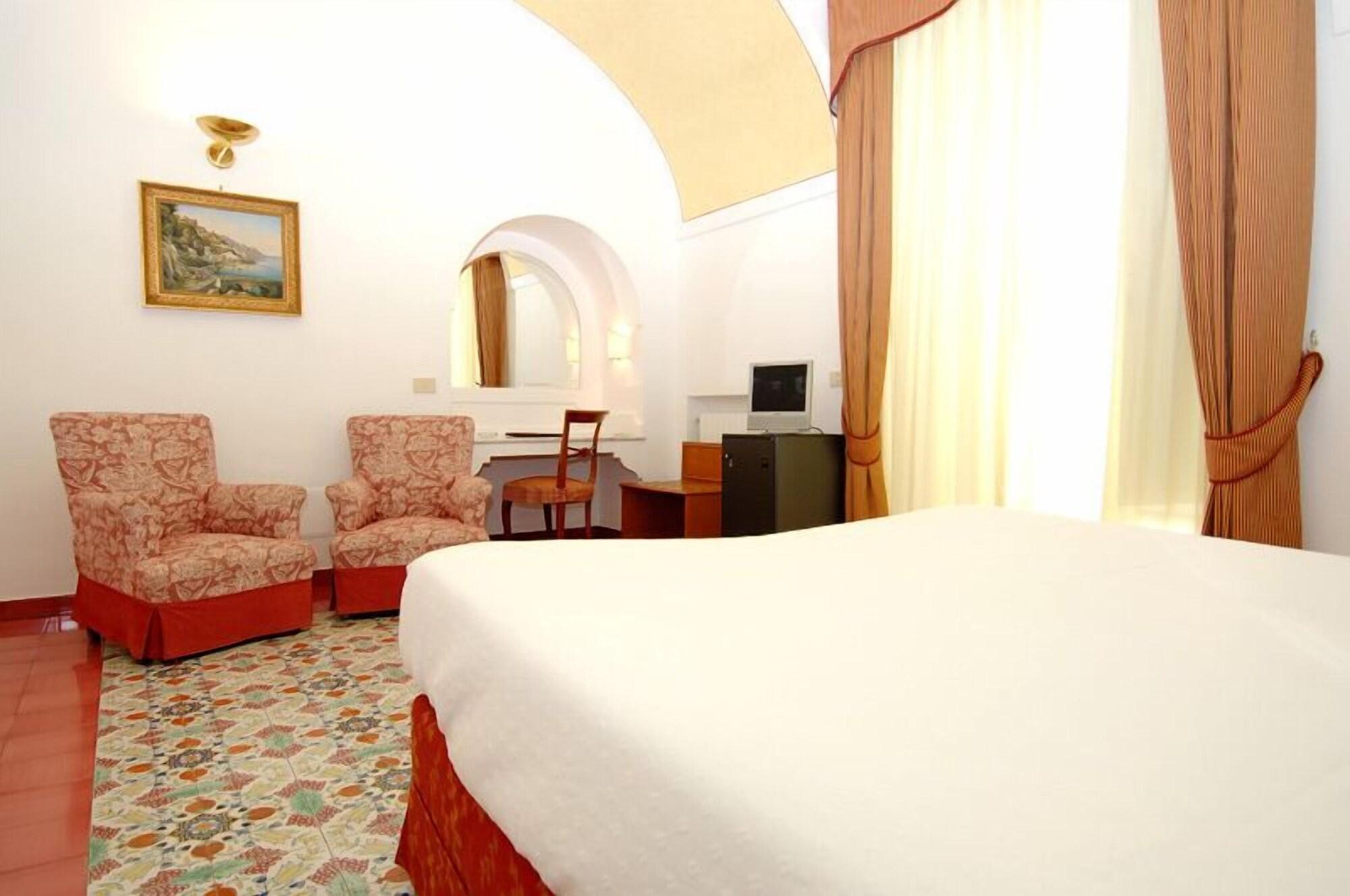 Luna Convento Hotel